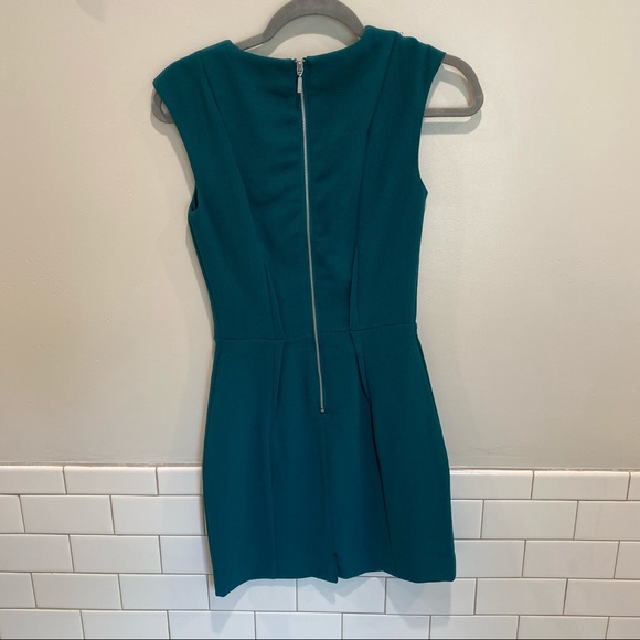 H & M green dress - Picture 2 of 3